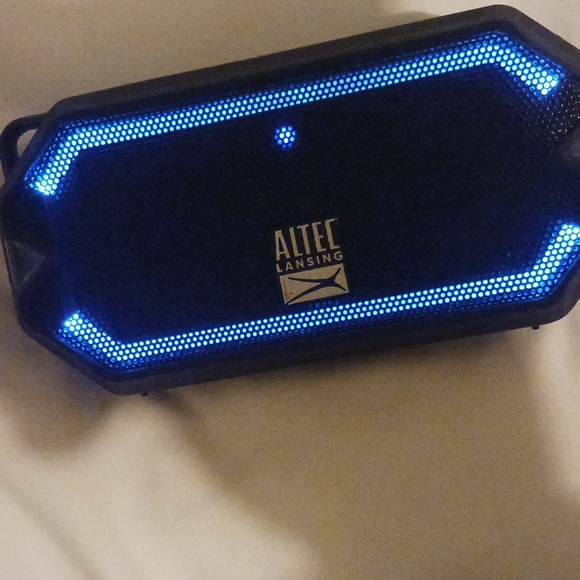 Altec Lansing Bluetooth Black speaker - Picture 3 of 4